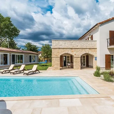 Vila San Kirin***** Olivia *