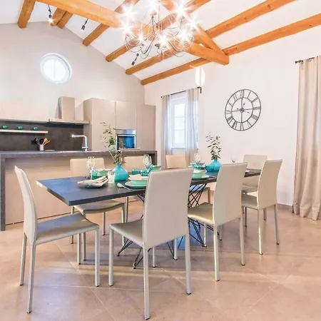 Vila San Kirin***** Olivia